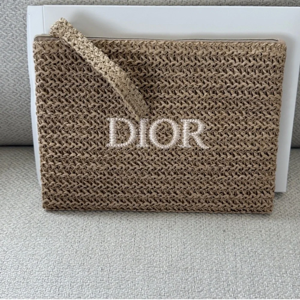 Dior Beauty Solar Pouch- 2025 - Picture 3 of 7